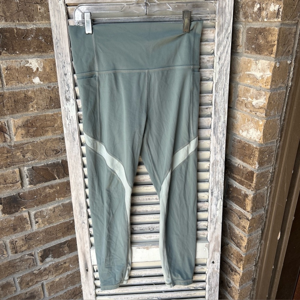Athleta Small Green Salutation Stash Pocket 7/8 Tight. Very good used condition